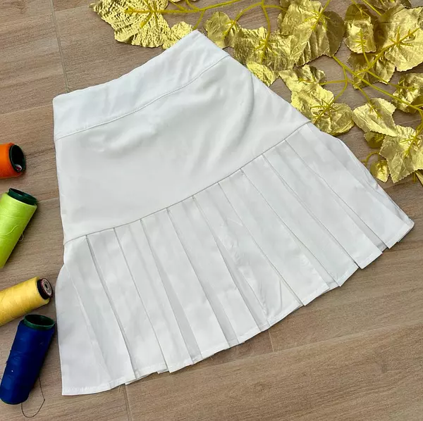Falda Corta Moderna – Chic