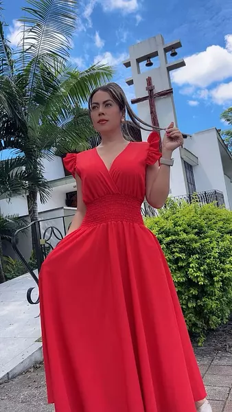 Vestido Rojo Con Mangas Bolero – Elegancia