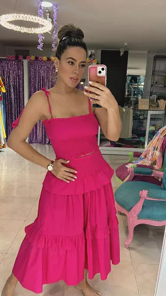 Set Falda Y Blusa Fucsia – Vibrante Y Femenino