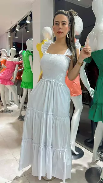 Vestido Blanco Encauchado – Estilo Único Y Sofisticado