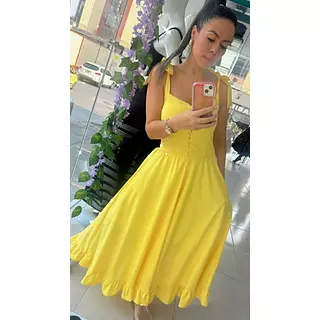 Vestido Amarillo – Brillo Y Elegancia Atemporal