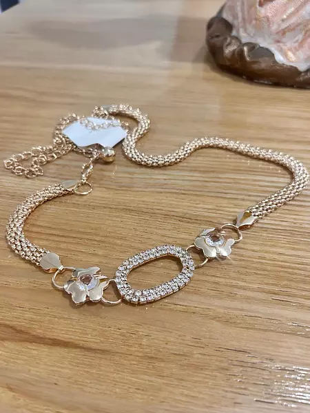 Correa Dorada – Estilo Brillante Y Versátil