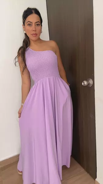 Vestido Largo Lila – Elegancia Fluida Y Color Suave