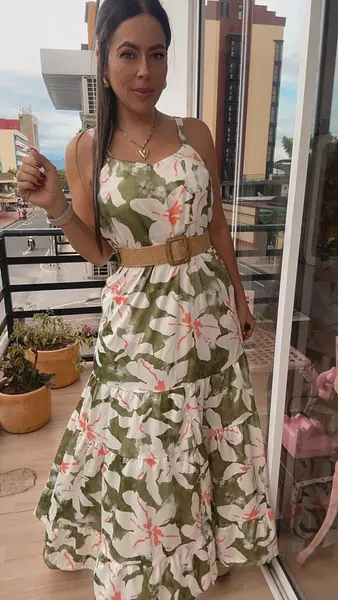 Vestido Largo Lila – Elegancia Fluida Y Color Suave