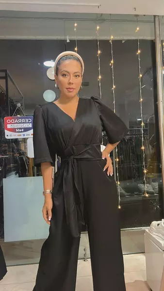 Enterizo Negro Cruzado – Elegante Y Atemporal