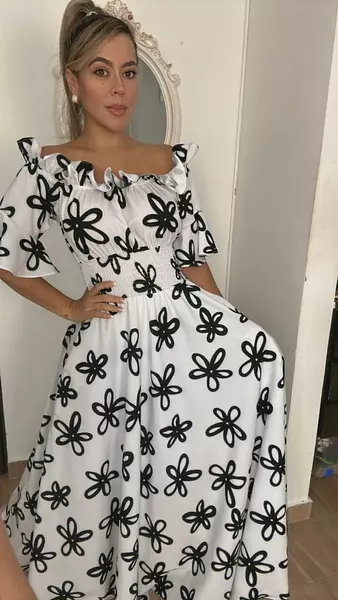 Vestido Negro Flores – Elegancia Floral Y Feminidad