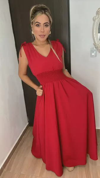 Vestido Rojo – Sofisticación Con Estilo Atemporal