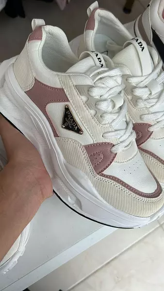 Zapatilla Rosa – Estilo Femenino Y Confort