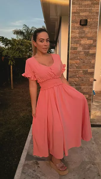 Vestido Largo Salmon – Elegancia Fluida Y Estilo