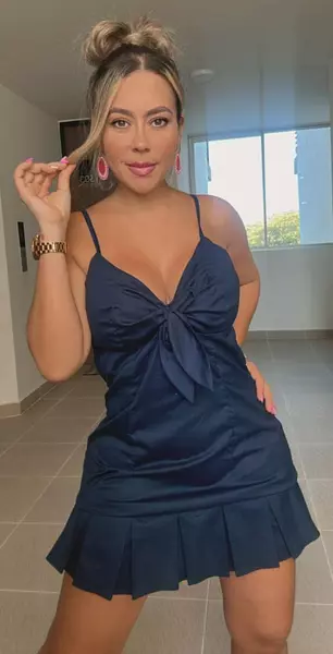 Vestido Azul Oscuro – Elegancia Atemporal