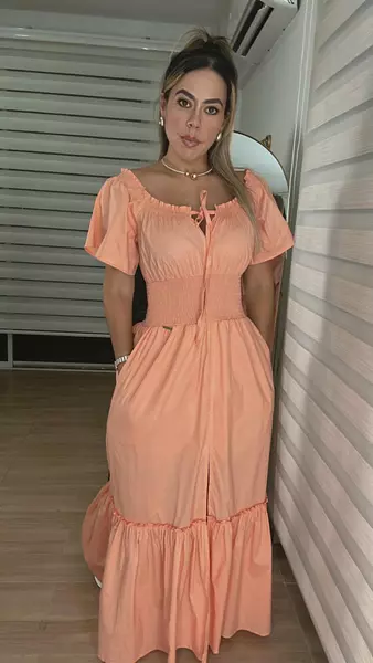 Vestido Salmón – Elegancia Y Dulzura Atemporal