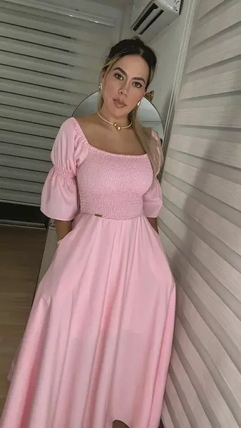 Vestido Rosado – Dulzura Femenina