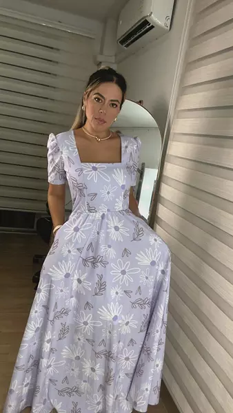 Vestido Flores Lila – Elegancia Floral