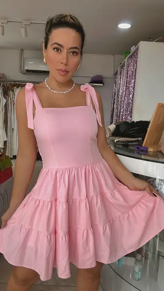 Vestido Rosado – Elegancia Dulce