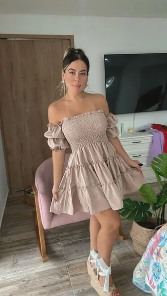 Vestido Beige – Estilo Neutro Y Elegancia Atemporal