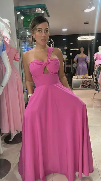 Vestido Fucsia – Color Y Estilo Sofisticado