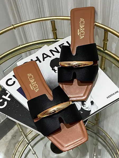 Sandalia Negra – Estilo Elegante Y Cómodo