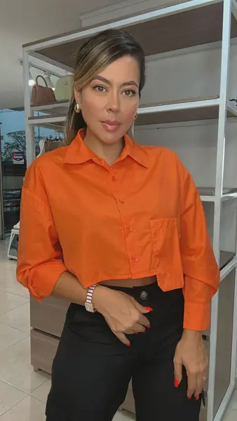 Camisa Naranja – Estilo Vibrante Y Femenino