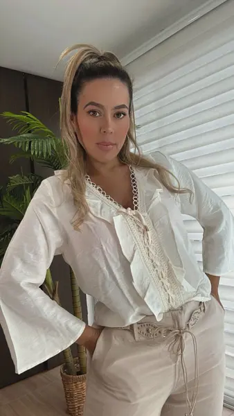 Blusa Elegante Marfil Con Manga Larga Femenina