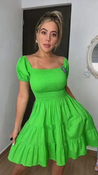 Vestido Verde – Estilo Radiante Y Elegancia Atemporal