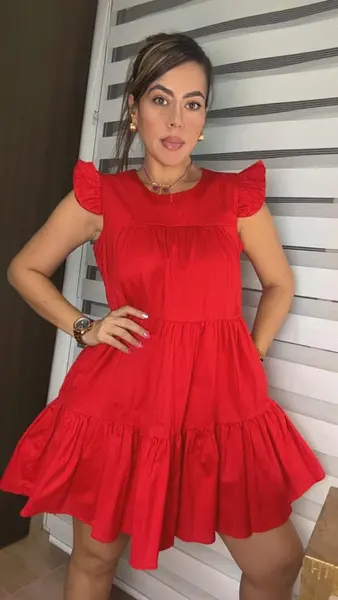 Bata Roja Clásica Y Sofisticada