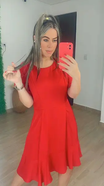 Vestido Corto Manga Media – Frescura Moderna
