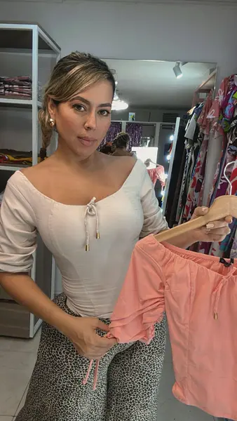 Blusa Beige Clásica | Versátil Y Elegante