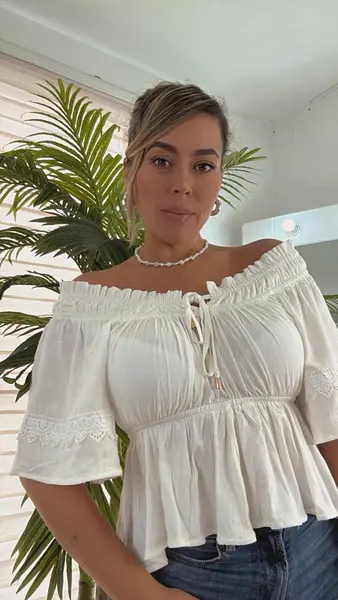 Blusa Blanca Femenina – Dulzura Y Elegancia