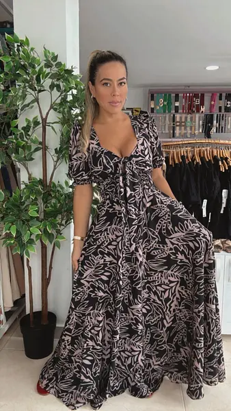 Vestido Largo Negro Con Escote-Mangas Bombachas