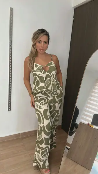 Set Estampado En Tiras Verde Con Beige Muy Lindo