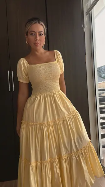 Vestido Largo Amarillo Con Mangas Y Fruncido