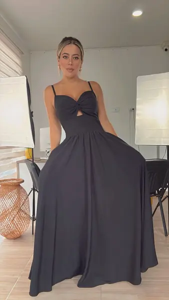 Vestido Largo Negro Con Tiras