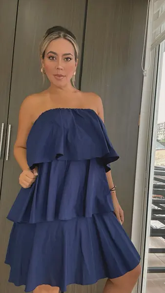 Vestido Corto Azul Oscuro Capas