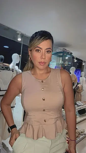 Camisa Tipo Chaleco Entallada Color Camel Con Bolero En La P
