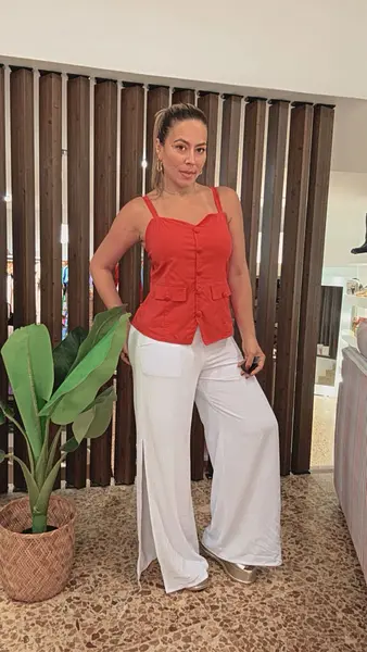 Top Rojo Sin Mangas Con Escote Corazón Y Botones Forrados