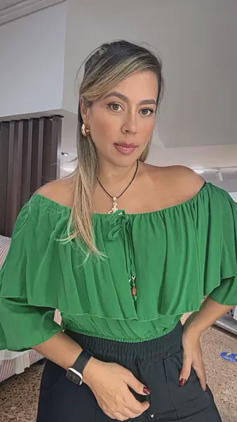 Camisa Campesina Verde Media Corta Con Hombros Descubiertos