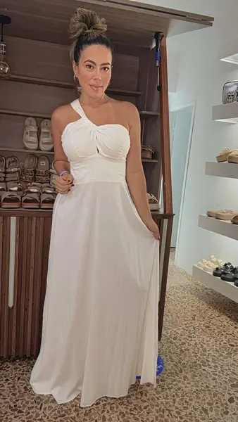 Vestido Blanco Moderno De Una Sola Tira Con Detalle Floral