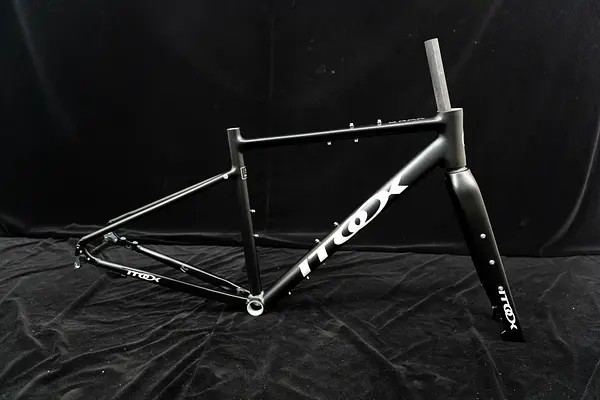 Marcos Gravel En Aluminio Crax Color Negro