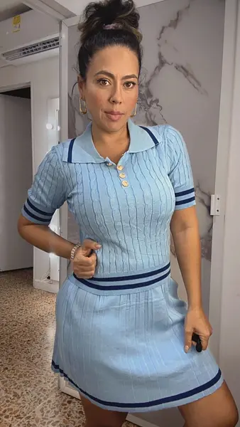 Set Tejido Elegance Azul: Falda Y Blusa Con Detalles Clásico