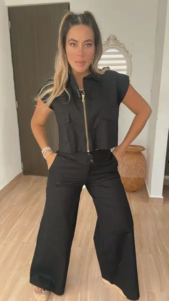 Set Ejecutivo Chic En Negro Con Detalles Modernos