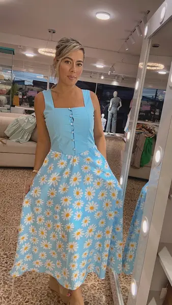 Vestido Largo - Fondo Azul.
