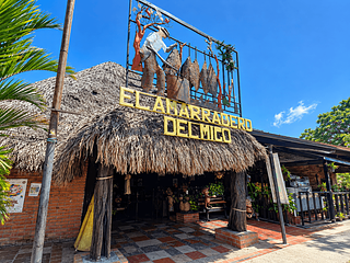 Fachada del Asadero El Amarradero del Mico en el sector Vanguardia de Villavicencio, Meta