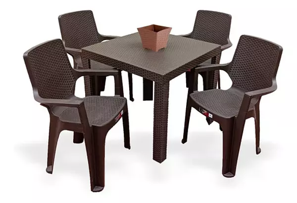 Juego Colplast De Mesa Coral + 4 Sillas Reggina